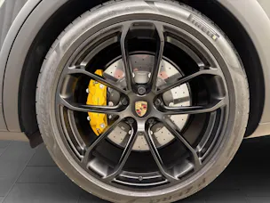 PORSCHE Cayenne Turbo E-Hybrid Coupé mit GT-Paket