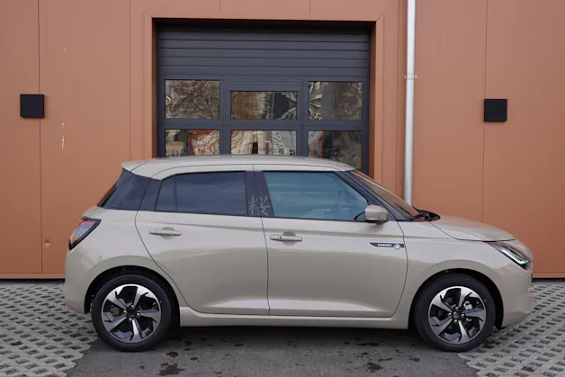 Suzuki Swift 1.2 Sakura Top Hybrid CVT - "Edition Limitée * 5 ans de garantie * Clim Auto * Rétroviseur Elect. Rabattable"