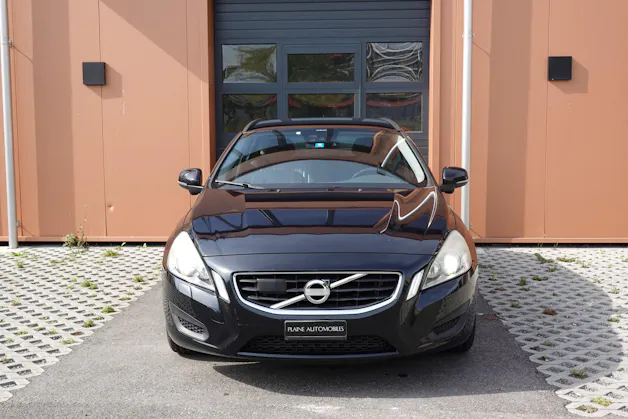 Volvo V60 D4 AWD Geartronic "* CH Véhicule * 8 Roues * Phares Auto * Sièges chauffants * Capteur stationnement * Tempomat *