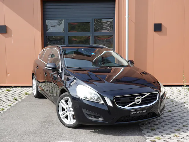 Volvo V60 D4 AWD Geartronic "* CH Véhicule * 8 Roues * Phares Auto * Sièges chauffants * Capteur stationnement * Tempomat *