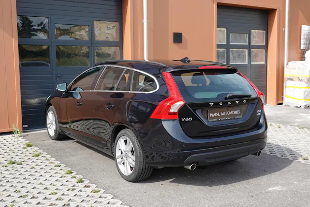 Volvo V60 D4 AWD Geartronic "* CH Véhicule * 8 Roues * Phares Auto * Sièges chauffants * Capteur stationnement * Tempomat *