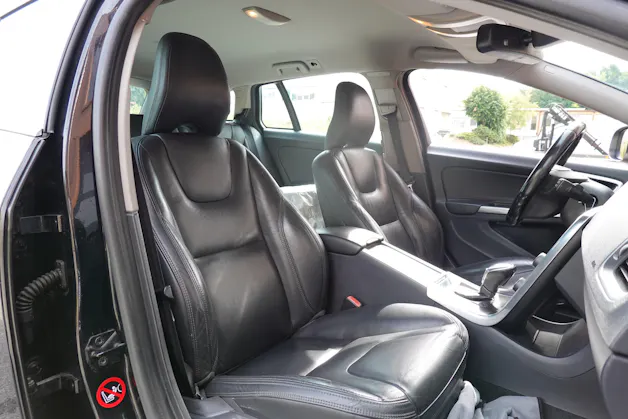Volvo V60 D4 AWD Geartronic "* CH Véhicule * 8 Roues * Phares Auto * Sièges chauffants * Capteur stationnement * Tempomat *