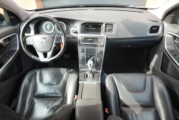 Volvo V60 D4 AWD Geartronic "* CH Véhicule * 8 Roues * Phares Auto * Sièges chauffants * Capteur stationnement * Tempomat *