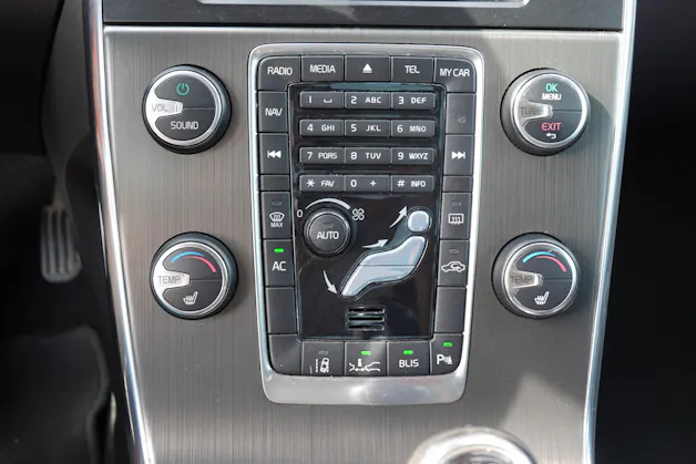 Volvo V60 D4 AWD Geartronic "* CH Véhicule * 8 Roues * Phares Auto * Sièges chauffants * Capteur stationnement * Tempomat *