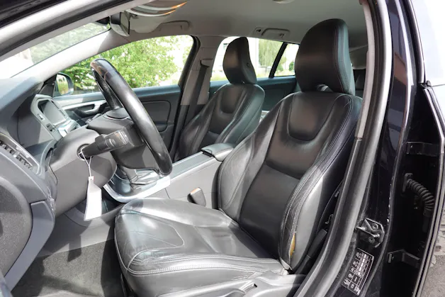 Volvo V60 D4 AWD Geartronic "* CH Véhicule * 8 Roues * Phares Auto * Sièges chauffants * Capteur stationnement * Tempomat *