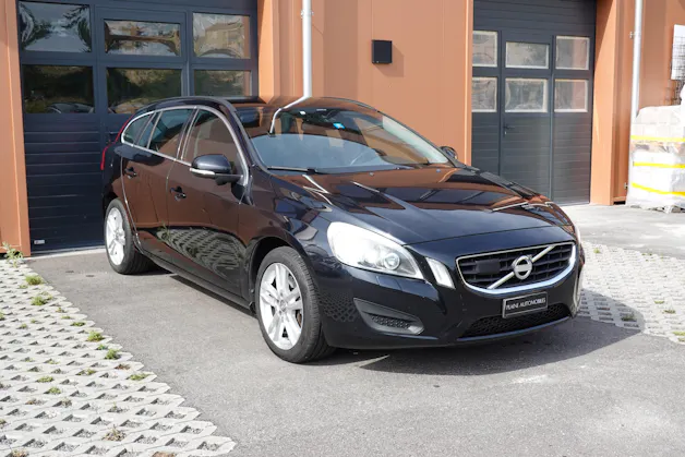 Volvo V60 D4 AWD Geartronic "* CH Véhicule * 8 Roues * Phares Auto * Sièges chauffants * Capteur stationnement * Tempomat *