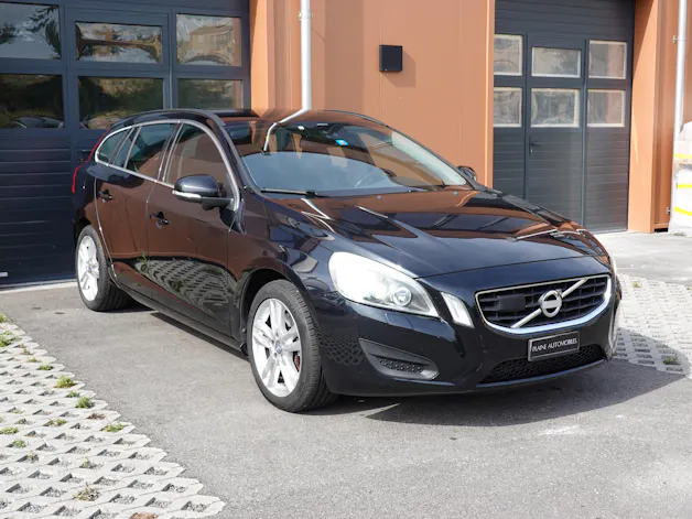Volvo V60 D4 AWD Geartronic "* CH Véhicule * 8 Roues * Phares Auto * Sièges chauffants * Capteur stationnement * Tempomat *