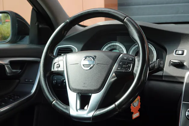 Volvo V60 D4 AWD Geartronic "* CH Véhicule * 8 Roues * Phares Auto * Sièges chauffants * Capteur stationnement * Tempomat *