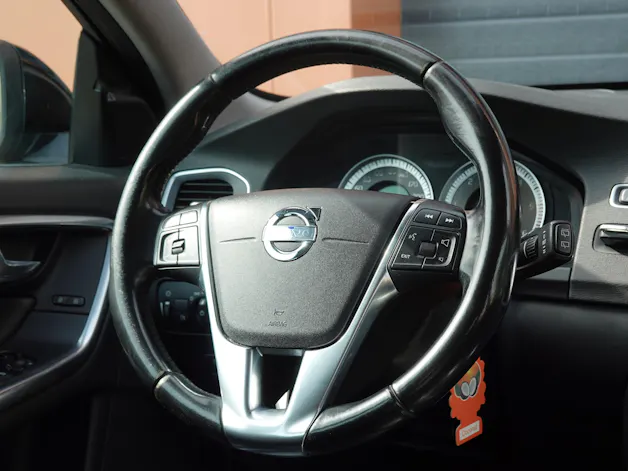 Volvo V60 D4 AWD Geartronic "* CH Véhicule * 8 Roues * Phares Auto * Sièges chauffants * Capteur stationnement * Tempomat *