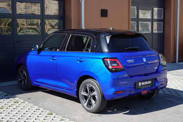 Suzuki Swift 1.2 Compact Top Hybrid CVT - * Tempomat Adapt. * Caméra de recul * Sièges chauffants * Apple Car Play * Aides Conduites"