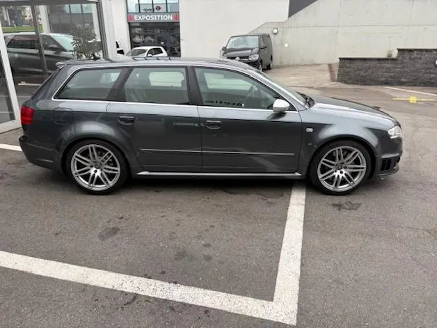 AUDI RS4 Avant 4.2 V8 quattro