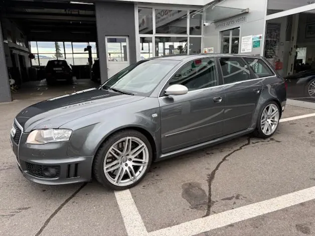 AUDI RS4 Avant 4.2 V8 quattro