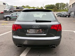 AUDI RS4 Avant 4.2 V8 quattro