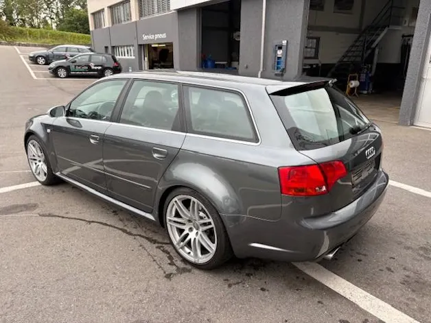 AUDI RS4 Avant 4.2 V8 quattro