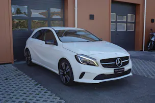MERCEDES-BENZ A 200 Night Star "* Régulateur de vitesse * Sièges chauffantes * jantes 18 * intérieur cuir/tissus "