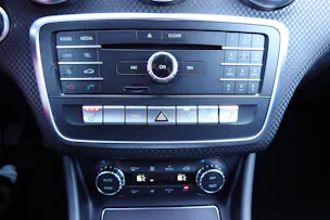 MERCEDES-BENZ A 200 Night Star "* Régulateur de vitesse * Sièges chauffantes * jantes 18 * intérieur cuir/tissus "