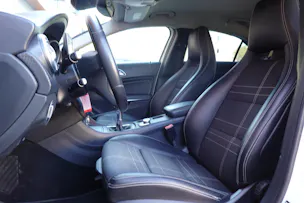 MERCEDES-BENZ A 200 Night Star "* Régulateur de vitesse * Sièges chauffantes * jantes 18 * intérieur cuir/tissus "