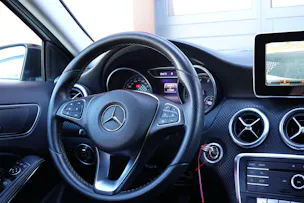 MERCEDES-BENZ A 200 Night Star "* Régulateur de vitesse * Sièges chauffantes * jantes 18 * intérieur cuir/tissus "
