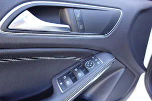 MERCEDES-BENZ A 200 Night Star "* Régulateur de vitesse * Sièges chauffantes * jantes 18 * intérieur cuir/tissus "