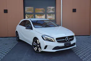 Mercedes-Benz A 200 Night Star "* Régulateur de vitesse * Sièges chauffantes * jantes 18 * intérieur cuir/tissus "
