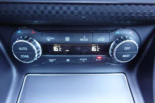 MERCEDES-BENZ A 200 Night Star "* Régulateur de vitesse * Sièges chauffantes * jantes 18 * intérieur cuir/tissus "