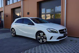 MERCEDES-BENZ A 200 Night Star "* Régulateur de vitesse * Sièges chauffantes * jantes 18 * intérieur cuir/tissus "