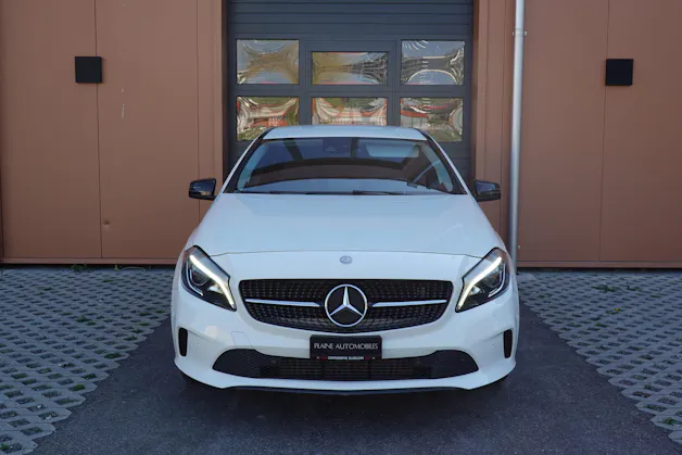 Mercedes-Benz A 200 Night Star "* Régulateur de vitesse * Sièges chauffantes * jantes 18 * intérieur cuir/tissus "