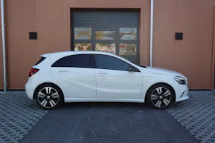 MERCEDES-BENZ A 200 Night Star "* Régulateur de vitesse * Sièges chauffantes * jantes 18 * intérieur cuir/tissus "