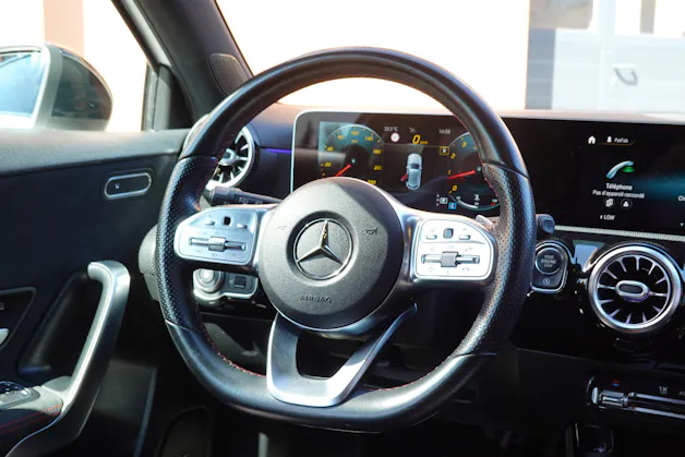 Mercedes-Benz A 250 AMG Line 7G-DCT "*Pack AMG Line * Caméra de Recul * Tempomat Adaptatif * Clim Auto * Sièges AMG * Aide à la Conduite *"