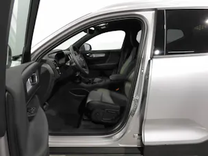 VOLVO XC40 2.0 B3 MH Core
