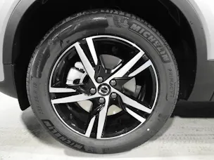 VOLVO XC40 2.0 B3 MH Core