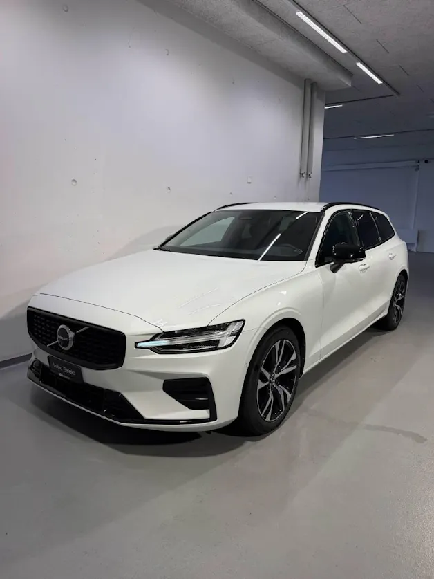 VOLVO V60 2.0 B5 Plus Dark AWD