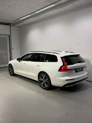 VOLVO V60 2.0 B5 Plus Dark AWD