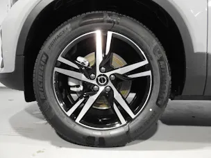 VOLVO XC40 2.0 B3 MH Core