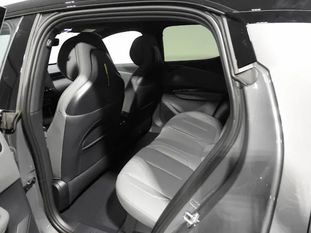 Lynk & Co 02