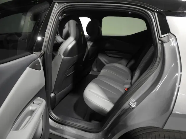 Lynk & Co 02