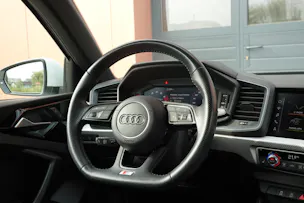 Audi A1 Sportback 30 TFSI S Line S-tronic - "CH Auto * S-Line Inté & Exté * Service Gratuit * Jantes 17 * Temp. Adapt"