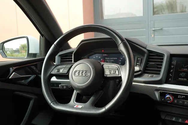 Audi A1 Sportback 30 TFSI S Line S-tronic - "CH Auto * S-Line Inté & Exté * Service Gratuit * Jantes 17 * Temp. Adapt"
