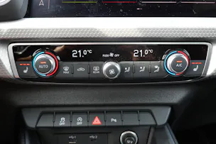 Audi A1 Sportback 30 TFSI S Line S-tronic - "CH Auto * S-Line Inté & Exté * Service Gratuit * Jantes 17 * Temp. Adapt"