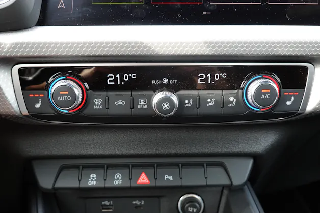 Audi A1 Sportback 30 TFSI S Line S-tronic - "CH Auto * S-Line Inté & Exté * Service Gratuit * Jantes 17 * Temp. Adapt"