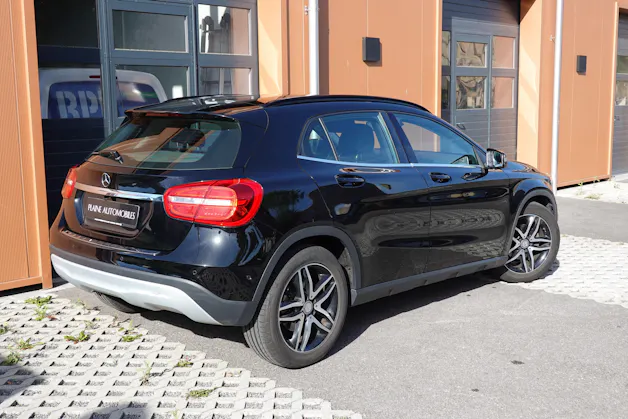 Mercedes-Benz GLA 200 CDI "* 8 Roues * Régulateur de vitesse * Sièges chauffantes * jantes 18 * intérieur cuir/tissus *"