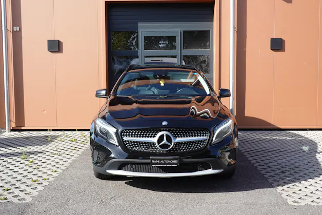 Mercedes-Benz GLA 200 CDI "* 8 Roues * Régulateur de vitesse * Sièges chauffantes * jantes 18 * intérieur cuir/tissus *"