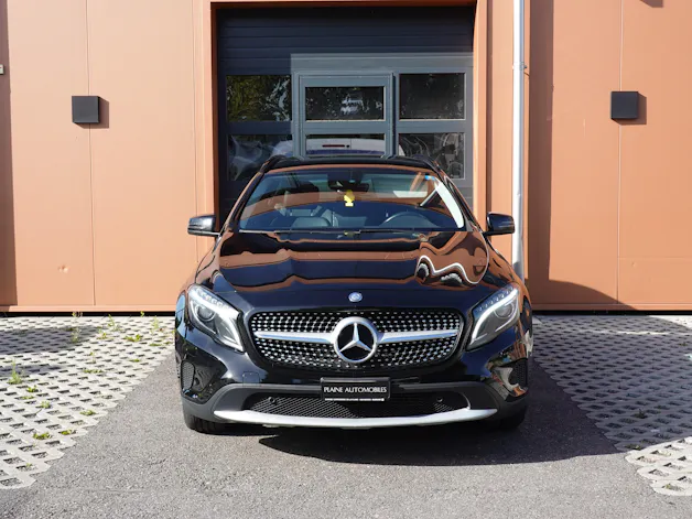 Mercedes-Benz GLA 200 CDI "* 8 Roues * Régulateur de vitesse * Sièges chauffantes * jantes 18 * intérieur cuir/tissus *"