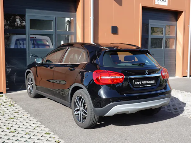 Mercedes-Benz GLA 200 CDI "* 8 Roues * Régulateur de vitesse * Sièges chauffantes * jantes 18 * intérieur cuir/tissus *"