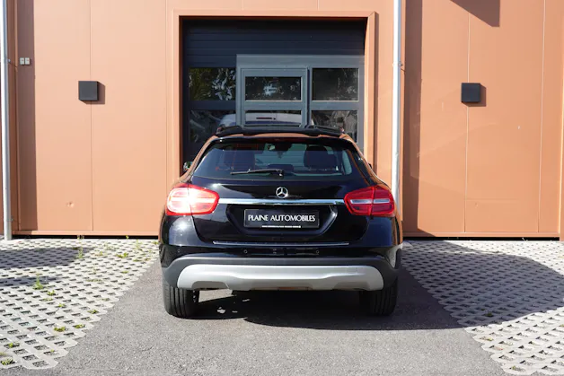 Mercedes-Benz GLA 200 CDI "* 8 Roues * Régulateur de vitesse * Sièges chauffantes * jantes 18 * intérieur cuir/tissus *"