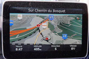 MERCEDES-BENZ GLA 200 CDI "* 8 Roues * Régulateur de vitesse * Sièges chauffantes * jantes 18 * intérieur cuir/tissus *"