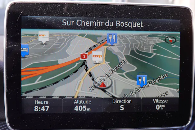 Mercedes-Benz GLA 200 CDI "* 8 Roues * Régulateur de vitesse * Sièges chauffantes * jantes 18 * intérieur cuir/tissus *"