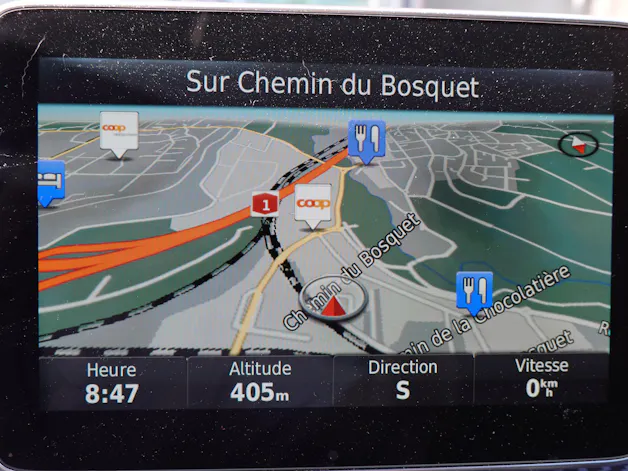 Mercedes-Benz GLA 200 CDI "* 8 Roues * Régulateur de vitesse * Sièges chauffantes * jantes 18 * intérieur cuir/tissus *"