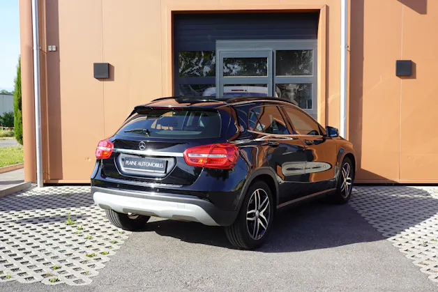 Mercedes-Benz GLA 200 CDI "* 8 Roues * Régulateur de vitesse * Sièges chauffantes * jantes 18 * intérieur cuir/tissus *"