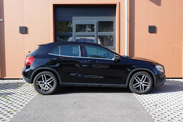 Mercedes-Benz GLA 200 CDI "* 8 Roues * Régulateur de vitesse * Sièges chauffantes * jantes 18 * intérieur cuir/tissus *"